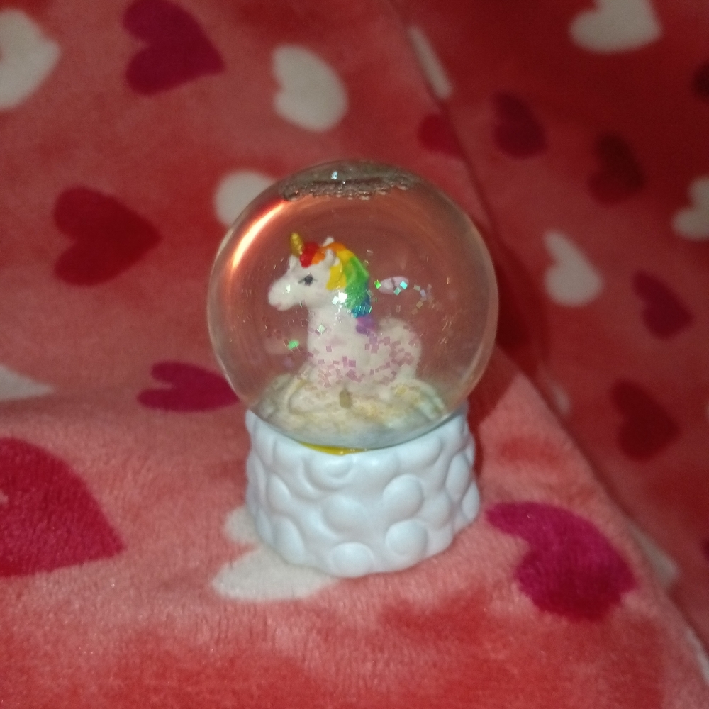 Small Unicorn snow globe
